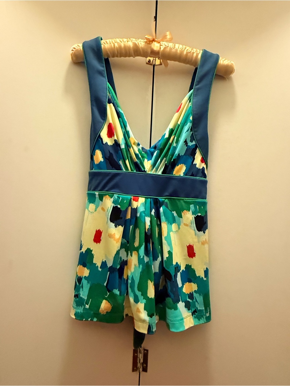 BCBGMaxAzria Teal Multi-Color V-Neck Sleeveless Blouse
